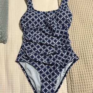 Cupshe Women One Piece swimsuit in white/navy blue geo